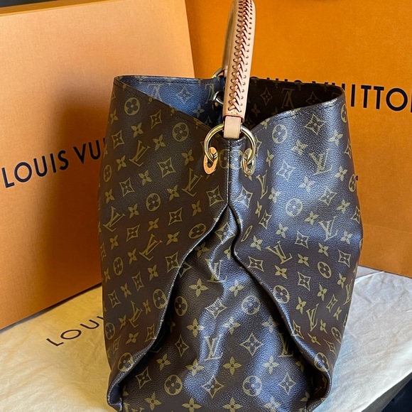 Is The Louis Vuitton Artsy Mm Discontinued